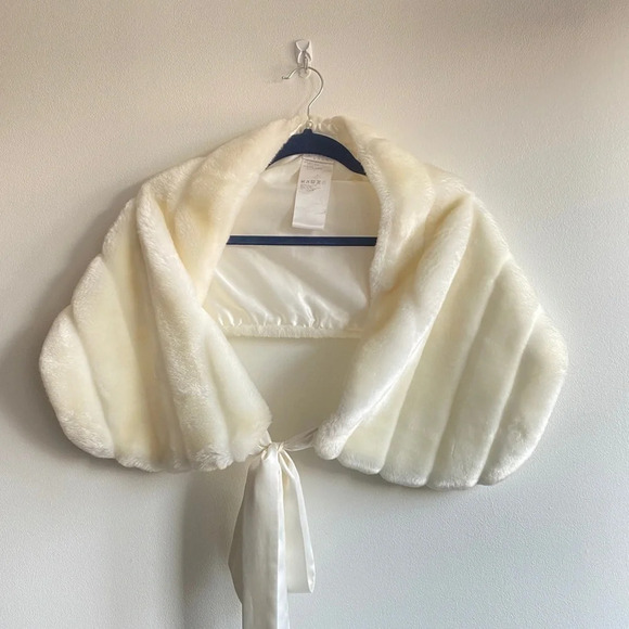 Faux fur cream wrap with satin tie - Wedding - Picture 2 of 11